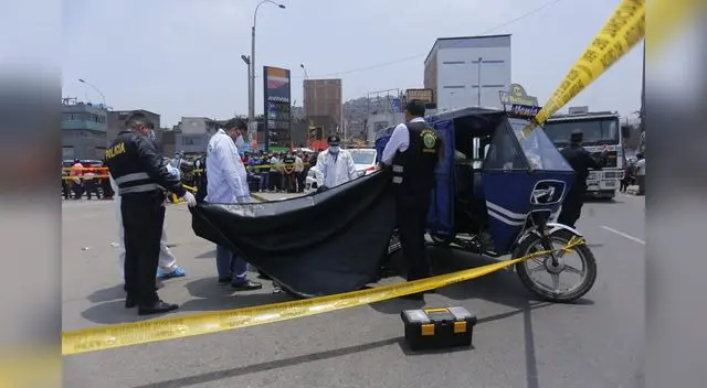 Los forenses encontraron el cuerpo del un hombre que se trasladaba en mototaxi en la avenida México.