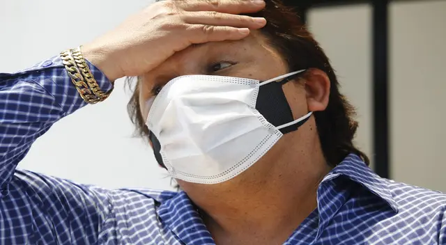 El cantante Richard Cisneros se dirigió a la comisaria junto a su abogado para denunciar a su vecino. El cantante Richard Cisneros se dirigió a la comisaria junto a su abogado para denunciar a su vecino.