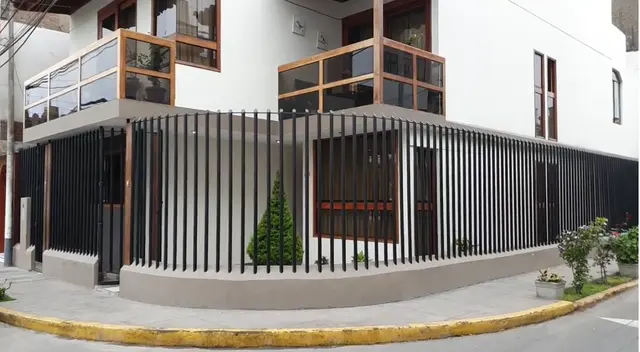 Una de las viviendas allanadas se encuentra en el distrito de Salamanca Una de las viviendas allanadas se encuentra en el distrito de Salamanca