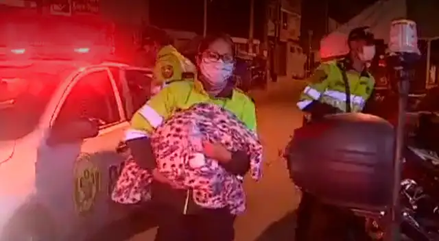 Niña es hallada en medio de la vía pública. Niña es hallada en medio de la vía pública.