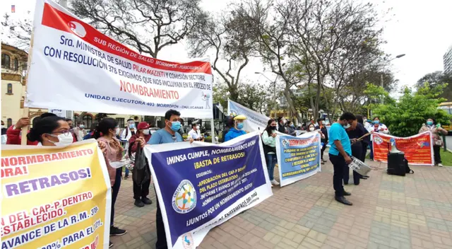 Representantes de enfermeros de Cusco e Ica se hicieron presentes en la protesta Representantes de enfermeros de Cusco e Ica se hicieron presentes en la protesta