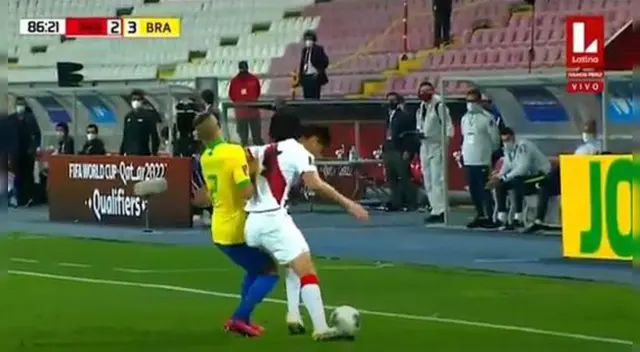 Carlos Zambrano es expulsado tras propinarle un codazo a Richarlison. Carlos Zambrano es expulsado tras propinarle un codazo a Richarlison.