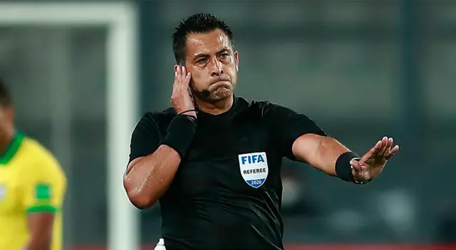 Policías cuidan hotel de árbitro chileno.