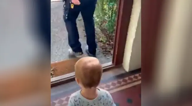 Bebé llora cada vez que su papá se va a trabajar Bebé llora cada vez que su papá se va a trabajar