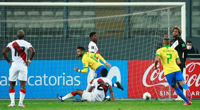 Polémica arbitral en el Perú vs. Brasil dio la vuelta al mundo | Foto: EFE