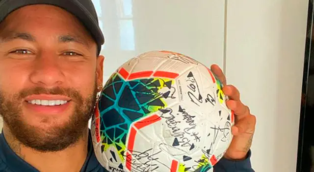 Neymar marcó 3 tres goles y se llevó la pelota a casa.