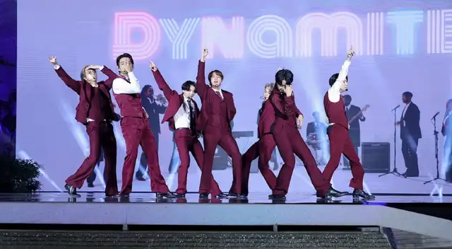 BTS gana el Top social Artist.