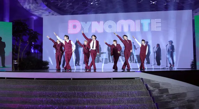 BTS encendió la noche en los Premios Billboard 2020.