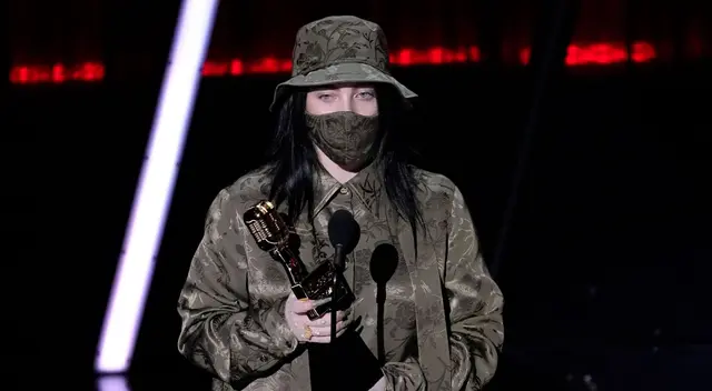 Billie Eilish se coronó como Mejor Artista Femenina en los Premios Billboard 2020, y durante su mensaje de aceptación llamó a la prevención en la pandemia.