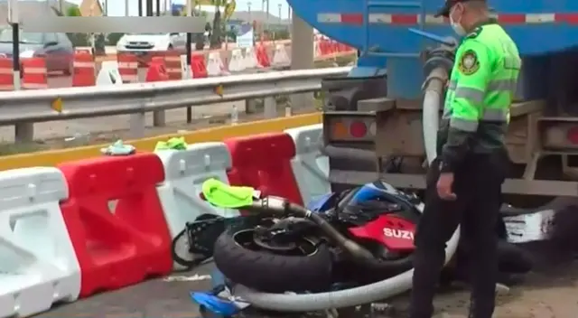 Agentes policiales acordonaron la zona donde también llegaron peritos de criminalística para continuar con las investigaciones del terrible suceso ocurrido este viernes.