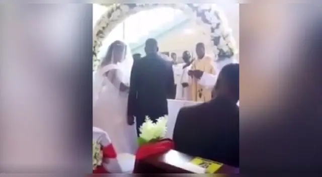 “Padre, esta boda no puede continuar. Es mi marido”, gritó la mujer en el video viral de YouTube que ha dejado sorprendidos a miles de usuarios en las redes sociales.