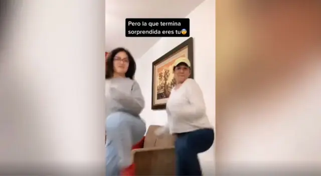 En TikTok, una madre sorprende a su hija al imitarla con difícil coreografía. Internautas han generado miles de reacciones al ver curioso video. En TikTok, una madre sorprende a su hija al imitarla con difícil coreografía. Internautas han generado miles de reacciones al ver curioso video.