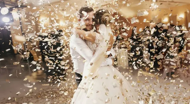 Mujer ingresó a la iglesia junto a su hijo en la espalda y trata de impedir la boda religiosa, pero el final es inesperado. Te mostramos en esta nota lo que una familia puede hacer para apoyar a una novia.