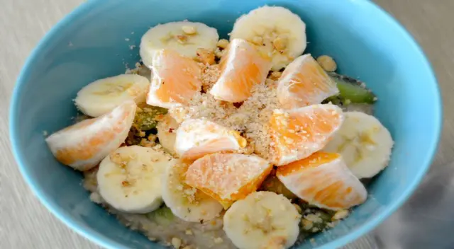 La avena con frutas es una buena opción. La avena con frutas es una buena opción.