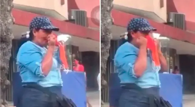 La mujer fue captada limpiándose con tres mascarillas. La mujer fue captada limpiándose con tres mascarillas.