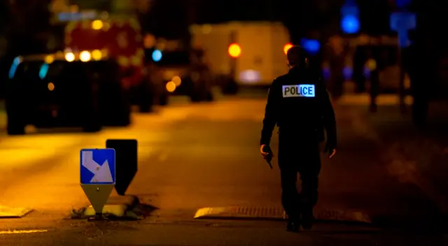 La Fiscalía abrió una investigación por “asesinato en conexión con una empresa terrorista” y “asociación criminal terrorista”.