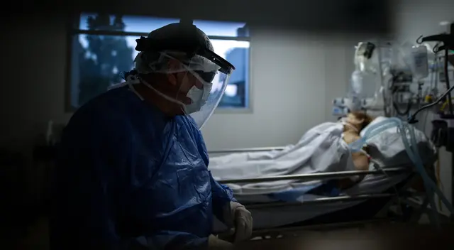 El hombre está endeudado por casi un millón de dólares en facturas médicas.