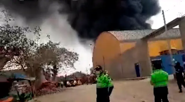 Incendio en fábrica de Comas.