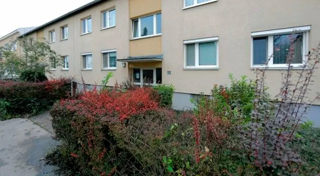 La mujer asfixió a sus tres hijos, dos niñas y un niño de ocho meses, en un departamento de este edificio.