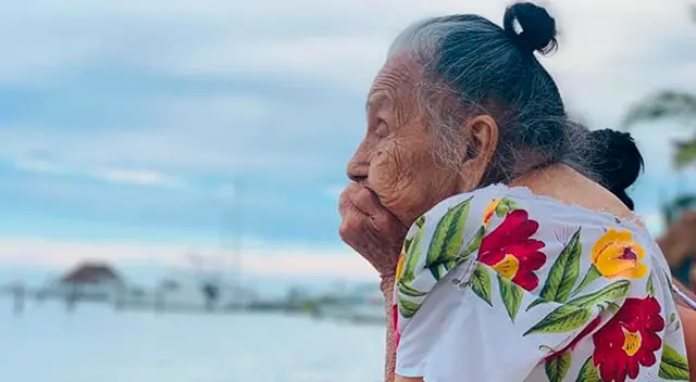 “La mirada de mi bisabuela ella no conocía el mar. Su cara tan bella a los 97 años”, se lee en la publicación. “La mirada de mi bisabuela ella no conocía el mar. Su cara tan bella a los 97 años”, se lee en la publicación.