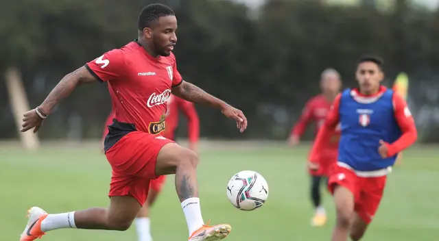 Jefferson Farfán es una de las figuras del equipo de Ricardo Gareca | Foto: EFE