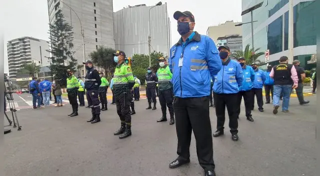 La alianza entre la Policía y los serenos tiene la finalidad de trabajar en alianza para casos de emergencia. La alianza entre la Policía y los serenos tiene la finalidad de trabajar en alianza para casos de emergencia.