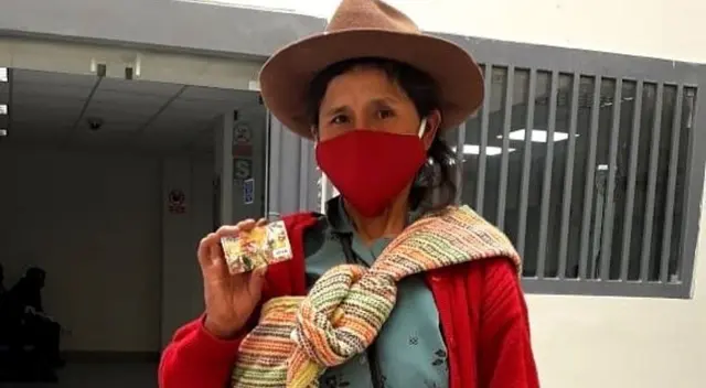 Ya salió el nuevo cronograma de pagos del SEGUNDO BONO UNIVERSAL de octubre. AQUÍ te enseñamos la lista de modalidades para cobrar desde este mes. Recuerda, puedes retirar tus S/ 760 del banco con o sin DNI. Ya salió el nuevo cronograma de pagos del SEGUNDO BONO UNIVERSAL de octubre. AQUÍ te enseñamos la lista de modalidades para cobrar desde este mes. Recuerda, puedes retirar tus S/ 760 del banco con o sin DNI.