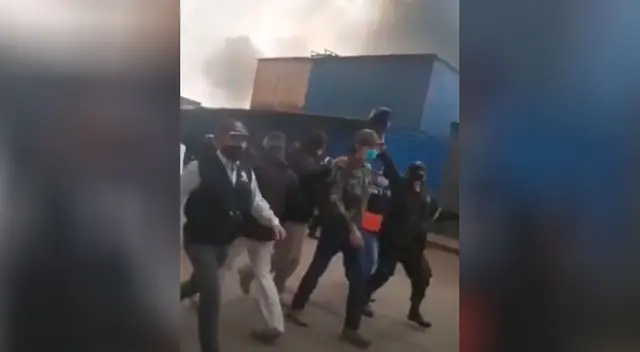 Los ciudadanos le gritaron corrupto al alcalde de San Juan de Lurigancho, Alex Gonzales Los ciudadanos le gritaron corrupto al alcalde de San Juan de Lurigancho, Alex Gonzales