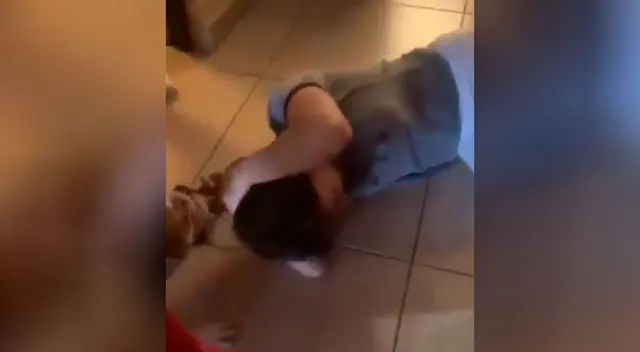 Perro no soporto que adolescente lo moleste y la agarró de los cabellos Perro no soporto que adolescente lo moleste y la agarró de los cabellos