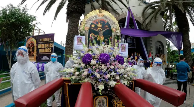 EsSalud Almenara rinde homenaje a imagen del Señor de los Milagros