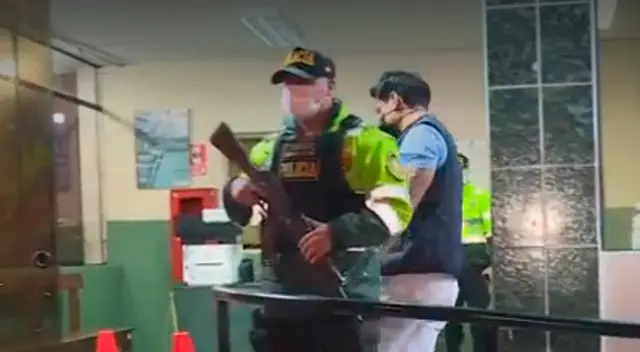 Roban auto a hombre fuera de edificio en Lince. Roban auto a hombre fuera de edificio en Lince.