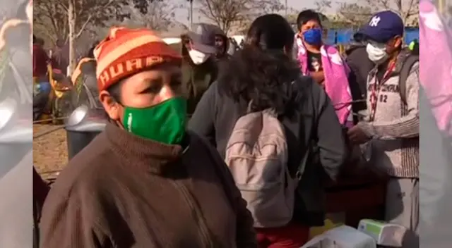 Comerciantes pasaron la noche fuera del mercado La Cachina en SJL.