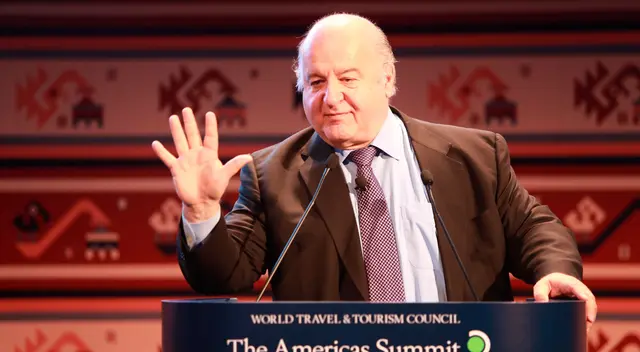 El ahora precandidato se inscribió como militante del partido donde desarrollará un plan de gobierno junto al empresario Carlos Añaños. El ahora precandidato se inscribió como militante del partido donde desarrollará un plan de gobierno junto al empresario Carlos Añaños.