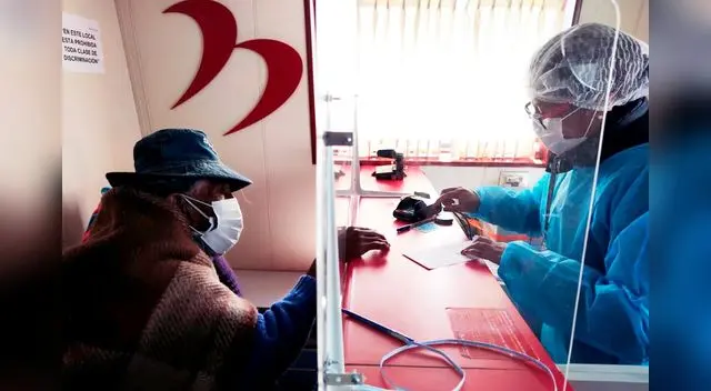 Si no cuentas con una tarjeta del Banco de la Nación, no vayas a la entidad financiera a solicitarla. Aquí te mostramos cómo hacer el retiro de tu bono Universal desde otros canales de atención. Si no cuentas con una tarjeta del Banco de la Nación, no vayas a la entidad financiera a solicitarla. Aquí te mostramos cómo hacer el retiro de tu bono Universal desde otros canales de atención.