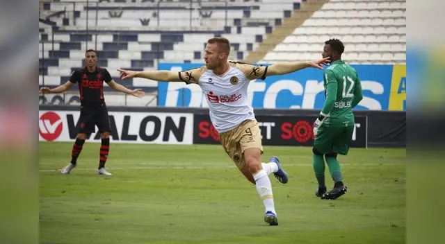 Festejo de Danilo Carando del Cusco FC por el gol marcado al Melgar.