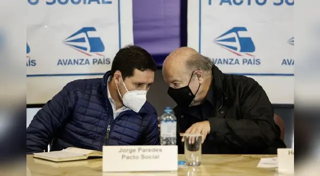 Hernando de Soto reconoce que tiene “ideas distintas” con Jorge Paredes Terry.