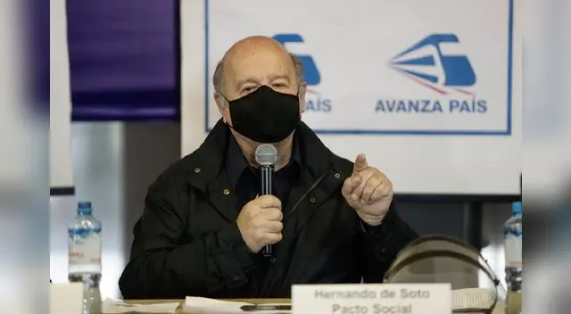 Hernando de Soto reconoce que tiene “ideas distintas” con Jorge Paredes Terry.
