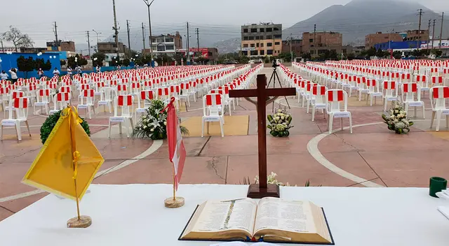 Realizan santa misa en Comas. Realizan santa misa en Comas.