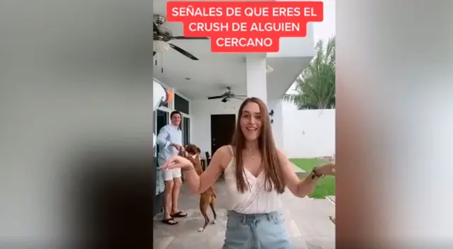 ¡Qué tierno! Un joven baila con su perro y es captado en el video TikTok de su hermana, causando reacciones en los internautas.