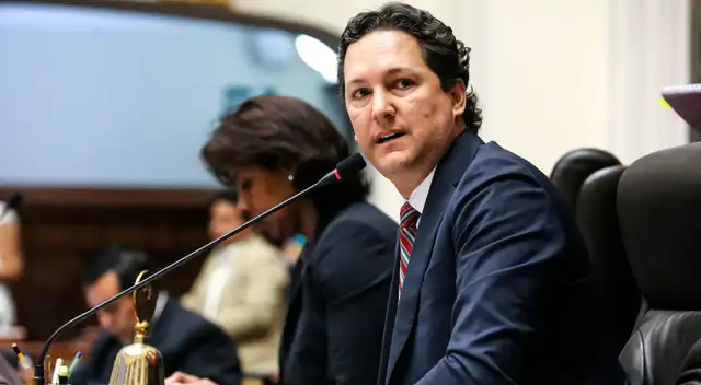 Daniel Salaverry podría quedar como único en las elecciones internas ante la exclusión de Marcelino Martínez por una sentencia por delito doloso. Daniel Salaverry podría quedar como único en las elecciones internas ante la exclusión de Marcelino Martínez por una sentencia por delito doloso.