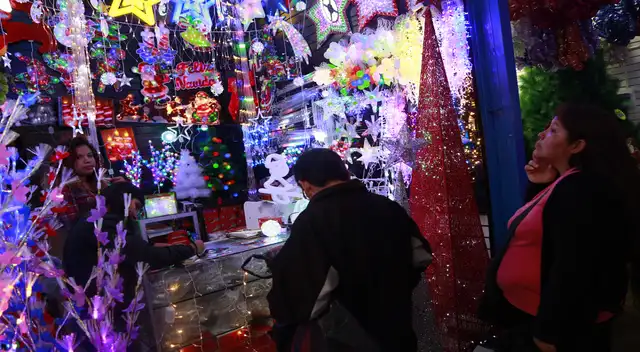 Los vendedores de los mercados más grandes de Lima esperan recuperarse económicamente en las campañas de Halloween y Navidad. Los vendedores de los mercados más grandes de Lima esperan recuperarse económicamente en las campañas de Halloween y Navidad.