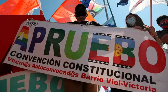 Con casi el 70% de las mesas escrutadas, el 78% de los chilenos de dan el sí al cambio de Constitución.