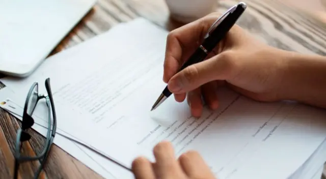 Te enseñamos aquí a realizar una declaración jurada simple para que puedas viajar o hacer cualquier trámite durante la pandemia. Te enseñamos aquí a realizar una declaración jurada simple para que puedas viajar o hacer cualquier trámite durante la pandemia.