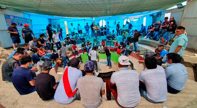 Realizan peleas de gallo durante pandemia.