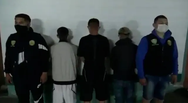 Ellos formarían una banda de cogoteros. Ellos formarían una banda de cogoteros.