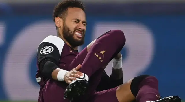 Neymar se retiró de la cancha. Neymar se retiró de la cancha.