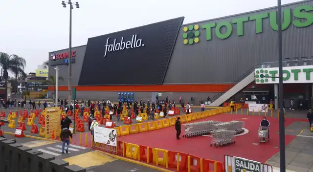 Ministra Rocío Barrios recalcó las medidas que deben seguir los centros comerciales.