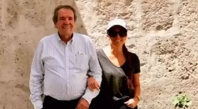 Rebeca Escribens le lleva serenata a su padre por su cumpleaños Rebeca Escribens le lleva serenata a su padre por su cumpleaños