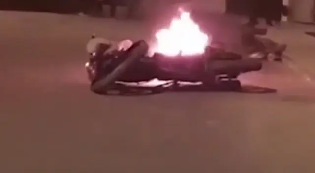 Vecinos de San Juan de Miraflores tomaron la justicia por sus propias manos. Vecinos de San Juan de Miraflores tomaron la justicia por sus propias manos.