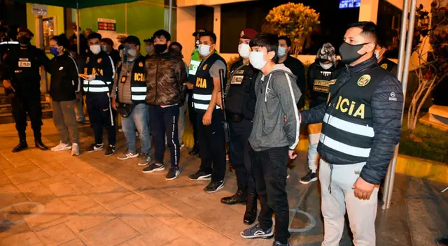 Jorge Cayas advirtió que los padres de familia que expongan a sus hijos a pedir dulces o golosinas en las calles serán intervenidos. Jorge Cayas advirtió que los padres de familia que expongan a sus hijos a pedir dulces o golosinas en las calles serán intervenidos.